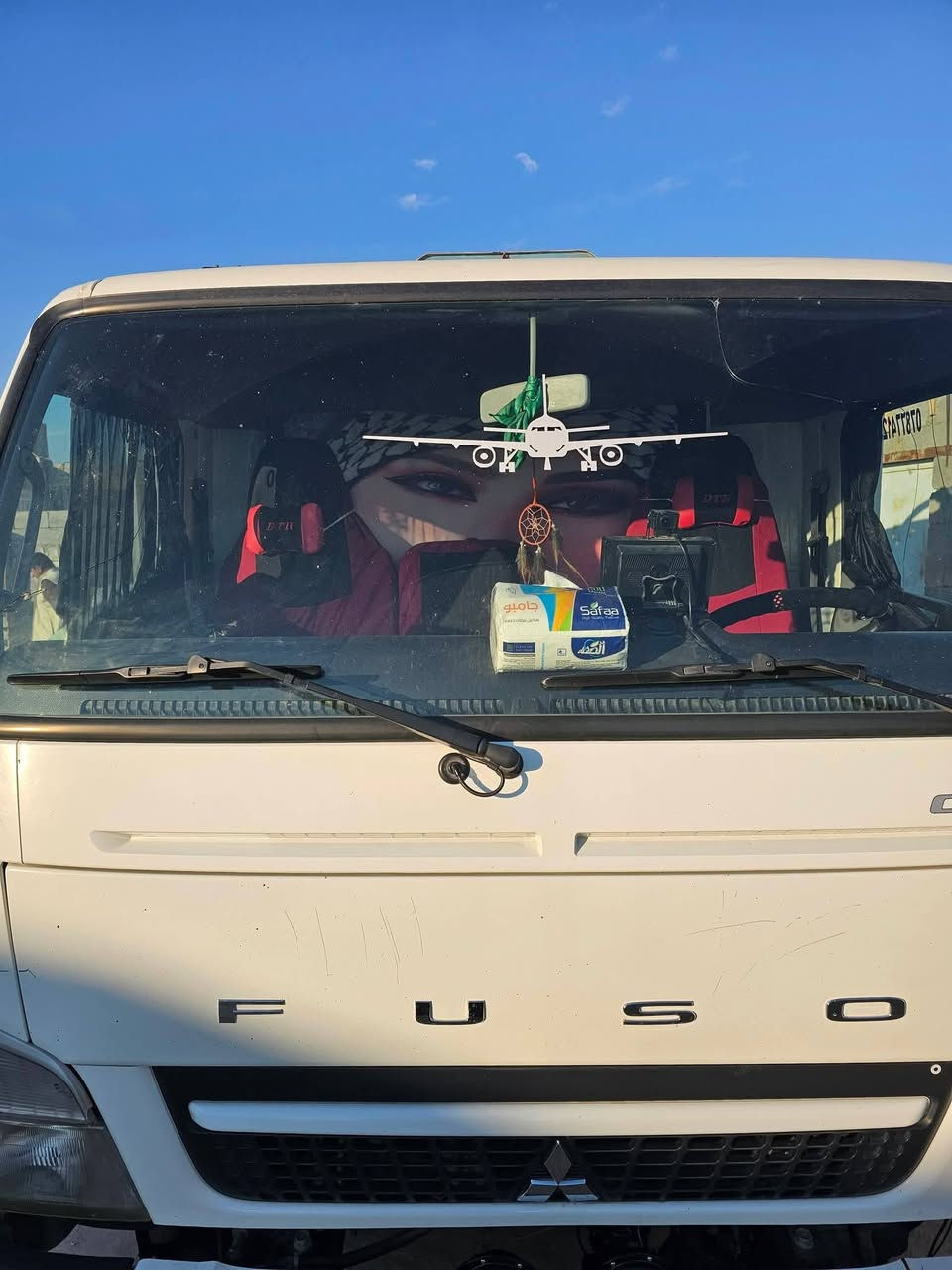 كنتر 23 كملة مكملة بدي محور تاير محورة 17ونص مكان سيارة لعمارة قلعت صالح  سعرة 256 ولستفسار علئ رقم *********** شراي سيد حسين جن يتصل
