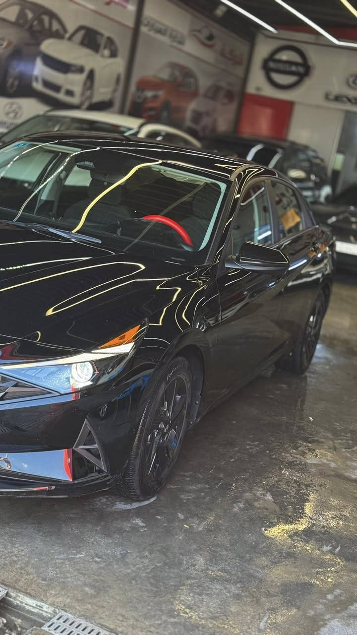 للبيع فقط بدون مراوس هونداي النترا موديل 2023 وارد امريكي ضرر قطعه وحده فقط باب خلف السائق بدون ايرباك وبدون دواخل السياره  فول عدى الفتحة ماشية 57 ميل مكان السياره بغداد سعر السياره 165 هاتف ***********
