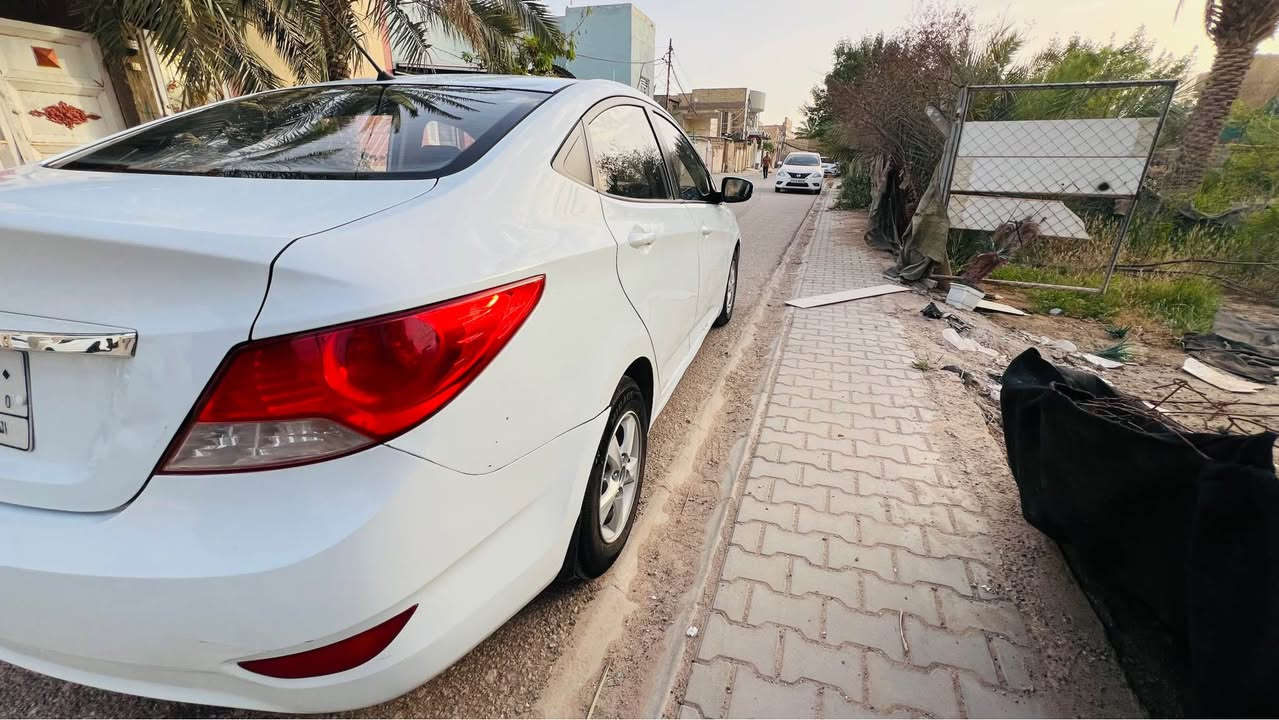 السلام عليكم 
اكسنت 2014 رقم نجف 
السياره جاهزه مكينه وحداديه وتبريد وتخم تاير 
المكينه 1400 الكير 1600 مو سيفتي لا مبدل مال حاويه 

السياره بيهه 3 قطع صبغ بدون دواخل نهائيا 

السياره جاهزه وحلوه 
السعر 85 وبيهه مجال 

المكان النجف حي سلام 

‭0787 000 5127‬ النجف, العراق

