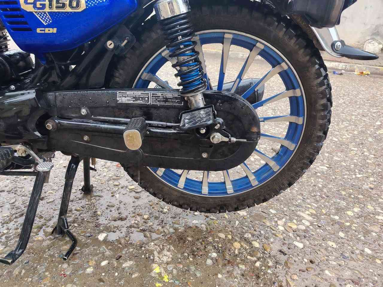 السلام عليكم اخوان موطور للبيع الموديل خمسه وعشرين الصلي مولمحدث محرك مامظروب صبانه اوراق منفيس السعر 750 وبيه مجال للطيبين رقم الهاتف ***********
