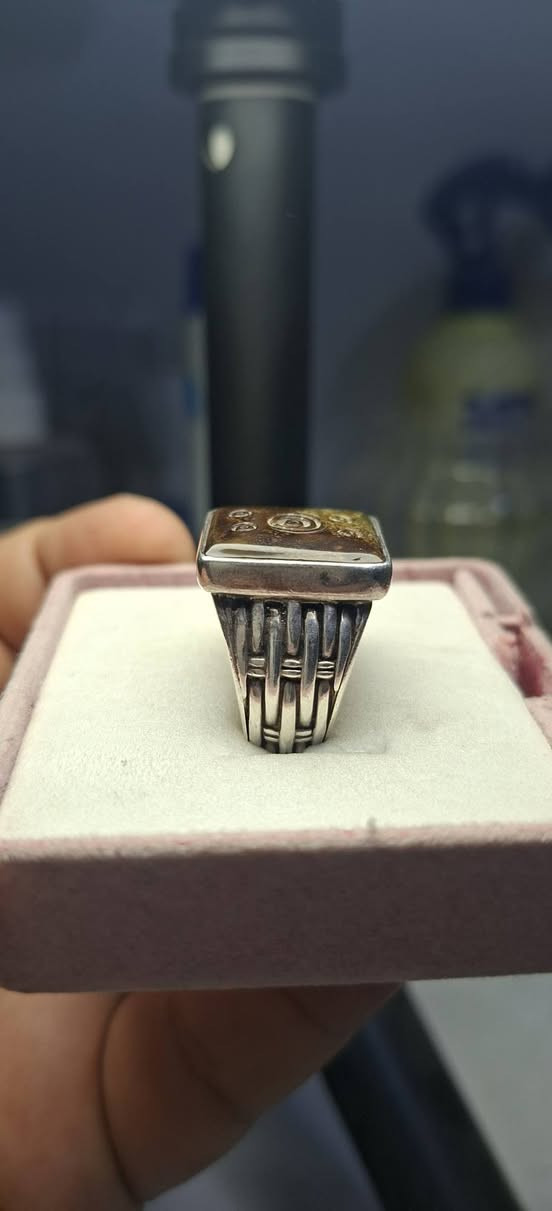 اللهم صل على محمد وآل محمد 
عباس اباد صفوي قديم ...

صياغه يدويه ...

قياس الخاتم ٢٣ 

للبيع والسعر خاص احبتي


**إذا كنت صاحب هذا الإعلان وتريد حذفه لأي سبب، رجاءا أرسل رسالة إلى الدعم الفني**