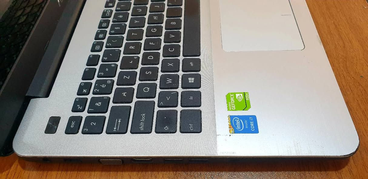 Asus i7 الجيل الرابع 
الرام 8G  والهارد 120ssd 
حجم الشاشة 15.6 
كارت الشاشة خارجي 2G geforce 
البطارية جديدة مناسبة للبرامج الهندسية والالعاب المتوسطة والدراسة والمكاتب السعر 200 الف


**إذا كنت صاحب هذا الإعلان وتريد حذفه لأي سبب، رجاءا أرسل رسالة إلى الدعم الفني**