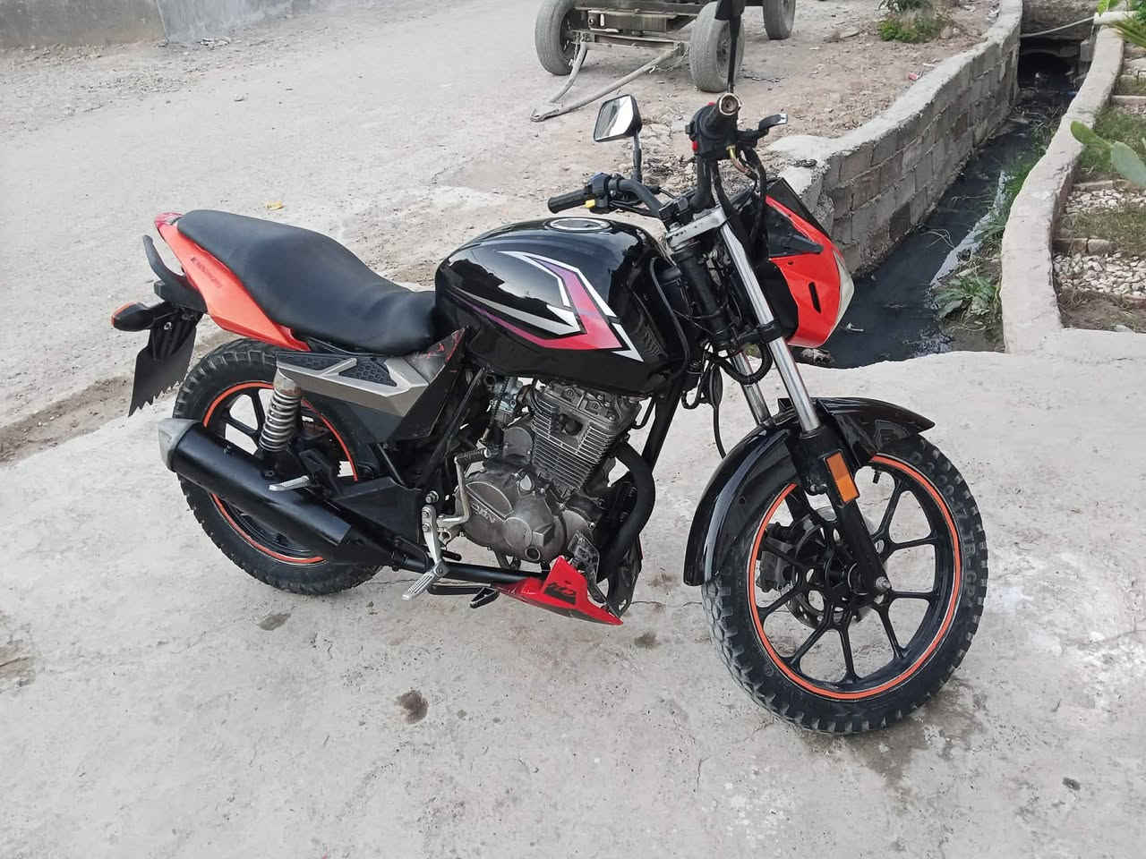 السلام عليكم 
الحلال للبيع كلدن مديل ٢٠٢٠
 اوراق كامله مكمله الدراجه ما بيها نقص 
كامله مكمله بايت اشاير 
العنوان.  /. كنعان 
السعر : ٤٠٠ وبيها مجال
***********
