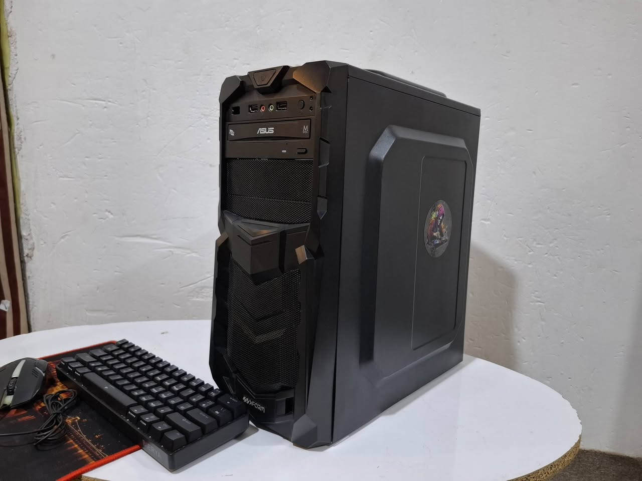 تجميعة كيمنك للبيع
CPU: CORE i5-6600

GPU:ASUS GTX 1050 TI 4GB 

RAM: 16 GB DDR4

M.B:ASUS H110M-K

HDD:500GB 

SSD (sata) :128GB

P.S: 500W
كيبورد كيمنك ماركة DIERYA ميكانيكي 

***********
