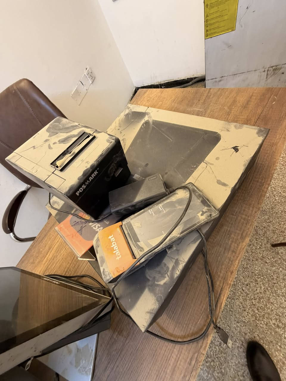 غراض محل كامل ميكينه بارستا ايطالي الكبير 
كاشير اراكيل كريب وفل مكينه ثلج عارضه كيك
محل كامل موضح بصوره اني ماخذهم شلع دين
اللي يجي ياخذهم شلع ويقيم بما يرضى الله
هذ وتسابي ***********
