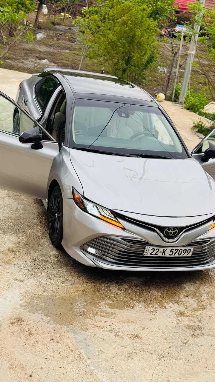 السلام عليكم كامري للبيع موديل 18 رقم اربيل سنويه وهزه جديده XLE أعلى فئه بل كامري بصمه وتنته سقفيه بنراما تبريد امامي وخلفي تبريد وتدفئه بل اكشانه رادار امامي وجانبي السياره فول ضررها قطعتين بنيدنفسه مصلح وچاملق السايق امبدل فقط السعر 175 وبيها مجال مكان السياره قريه المسحگ اتصل ***********
