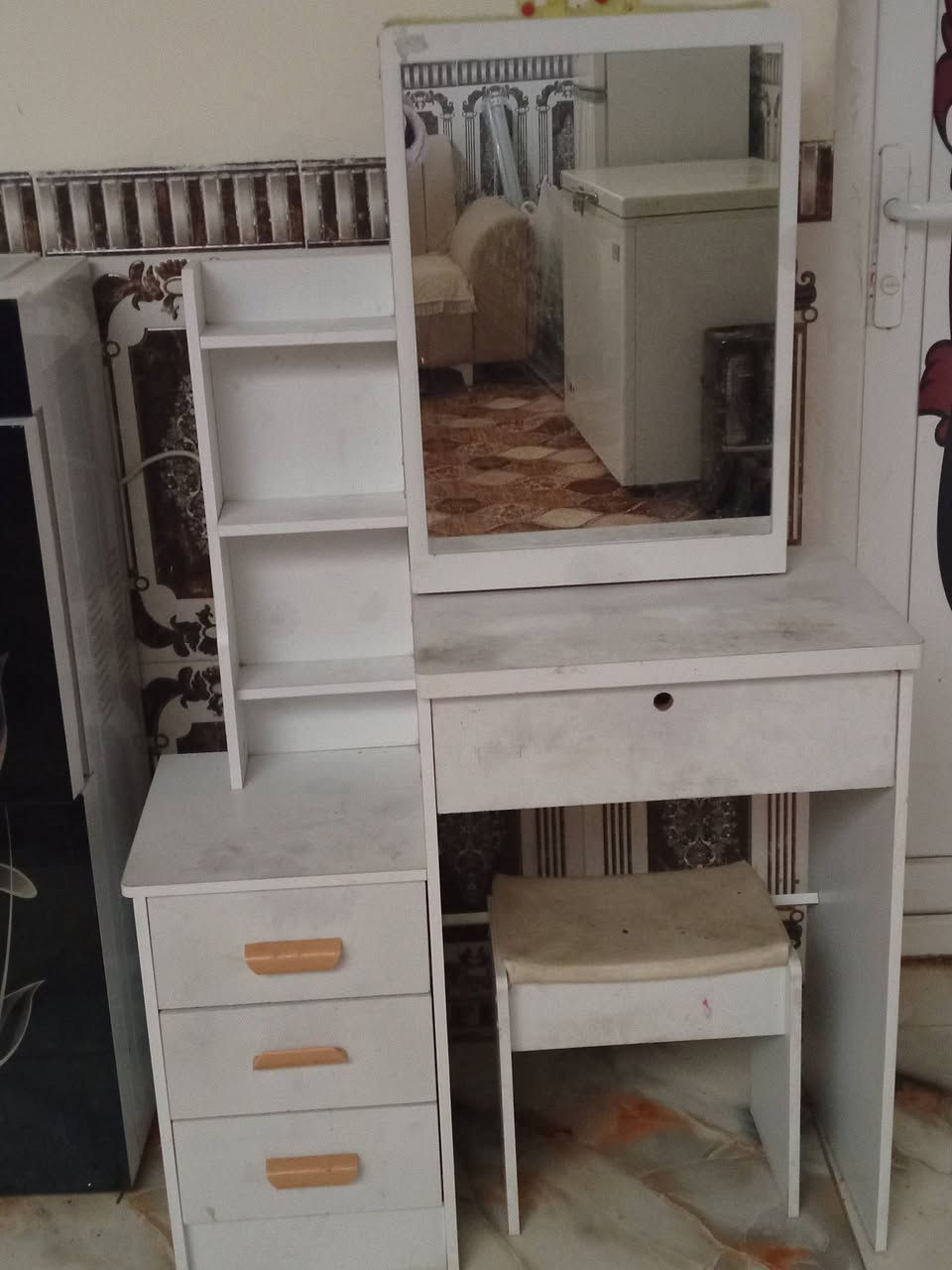 السلام عليكم هاذا الميز للبيع جديد مابي اي شي سعره 50 وبي مجال


**إذا كنت صاحب هذا الإعلان وتريد حذفه لأي سبب، رجاءا أرسل رسالة إلى الدعم الفني**