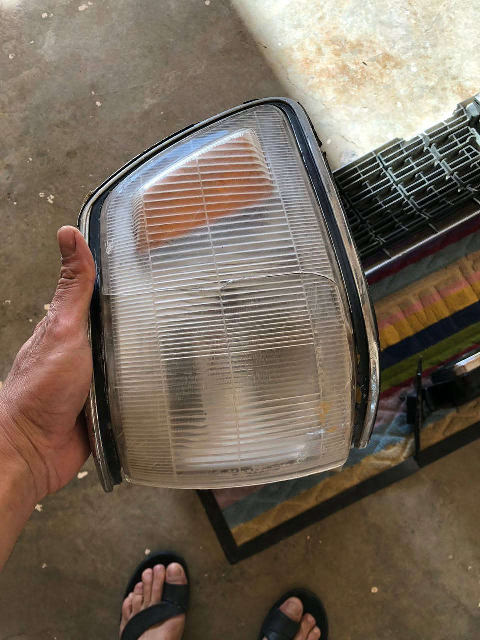 سلام عليكم 
مري 
شباك 
لايتات 
سيدان 
***********
مكاني كركوك توصيل بغداد فقط
