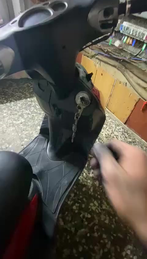 دراجه للبيع دراجه شغاله كلشي بيه شغال مابيه اي نقص ودراجه نضيفه رايدء 600وبيه مجال مكان بغداد صليخ ***********
