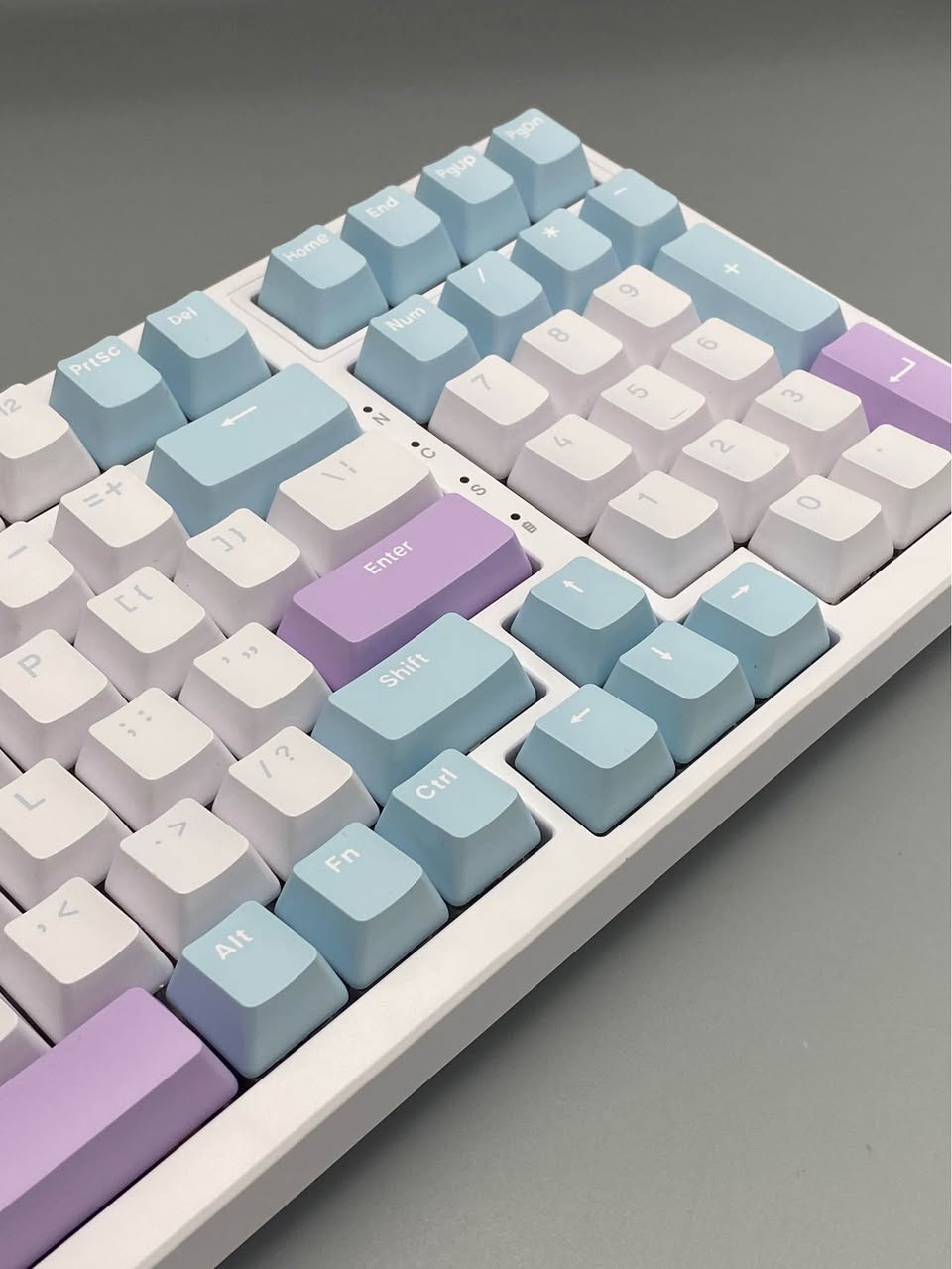 ⌨️ ZIYOULANG K96 – Mechanical Gaming Keyboard

🔹 التصميم: 96% مدمج يجمع بين الحجم الصغير ووجود Numpad 🎮
🔹 عدد المفاتيح: 96 مفتاح
🔹 السويتشات: Mechanical Switches باستجابة سريعة وعمر افتراضي طويل ⌨️
🔹 الإضاءة: RGB Backlight مع أوضاع وتأثيرات متعددة ✨
🔹 Anti-Ghosting: دعم Full Key Anti-Ghosting لضغطات دقيقة أثناء اللعب 🎯
🔹 الاتصال: سلكي عبر USB-C 🔌
🔹 المفاتيح: Double-Shot Keycaps مقاومة للتآكل والاستخدام المكثف
🔹 التصميم: يحافظ على لوحة الأرقام مع حجم أصغر من الكيبورد الكامل
🔹 التوافق: Windows / Mac / Linux

💡 كيبورد 96% يوفر التوازن المثالي بين توفير المساحة والاحتفاظ بلوحة الأرقام، مناسب للألعاب والعمل اليومي.

السعر : 40 الف
خدمة توصيل 🚚 لكافة أنحاء العراق 🇮🇶 حلة, بابل


**إذا كنت صاحب هذا الإعلان وتريد حذفه لأي سبب، رجاءا أرسل رسالة إلى الدعم الفني**