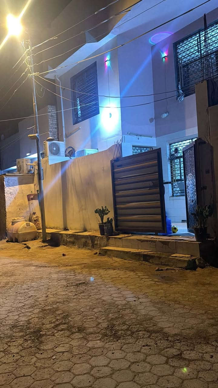 عدنه بيت للبيع بحي لانصار كبال ضغط كبال موكل خوه لعباس ع ساحه بصف ركن 135 متر طابقنين بي 3غرف فوك وصاله وصحيات وجوه غرفه ويتقابل ومطبخ وصحيات داخليه وخارجيه


**إذا كنت صاحب هذا الإعلان وتريد حذفه لأي سبب، رجاءا أرسل رسالة إلى الدعم الفني**