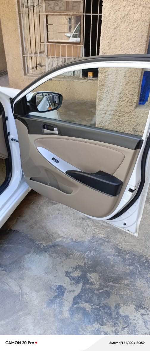 السلام عليكم
اكسنت للبيع موديل 2016 خليجي محرك قطرتين 1600 دوش رقم انكليزي بغداد باسمي تحويل ثاني يوم فتحه سقف تحكم استيرن تخم تاير جديد باتري جديد كاعيه امغلفه كشنات امغلفه بيهه قطعتين صبغ جاملغ وياب جهه اليمنه فقط حداديه 50‎%‎ كير ومحرك بحاله جيده السعر المطلوب 115$ وبيه مجال للطيبين 
مكانهه بغداد الشعب 
الاتصال على الرقم ***********
