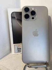 للبيع 16 برو ماكس ذاكرته ٢٥٦ بطارية 100 مشحون 83 مرة فقط سعرة 1475 الف...