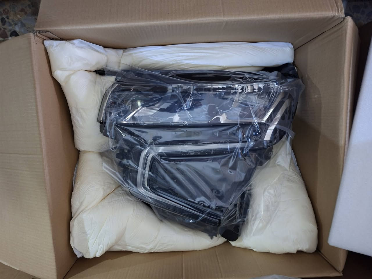 النسر الذهبي
 لتجارة الادوات الاحتياطية 
للسيارات الأمريكية الحديثة 
يوكن   تاهو 
سيرا  سلفرادو 
اوباما   جارجر 
بغداد المنطقة الصناعية
 كسرة و عطش 
***********
