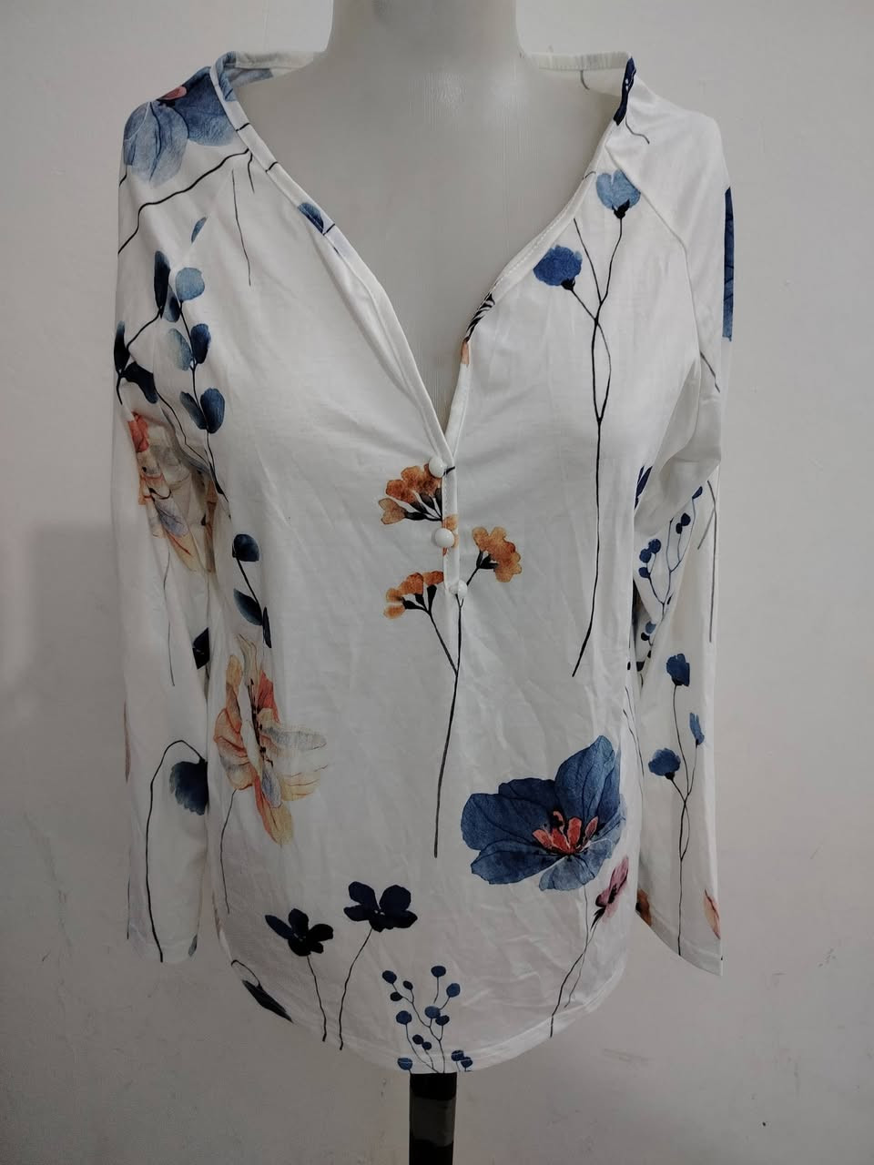 تشيرت +فستان (جديد وليس باله) 
السعر  الف بس تخفيضات داخل المحل   👍 
 العنوان حي البتول 📌 
متوفر توصيل 🚛


**إذا كنت صاحب هذا الإعلان وتريد حذفه لأي سبب، رجاءا أرسل رسالة إلى الدعم الفني**