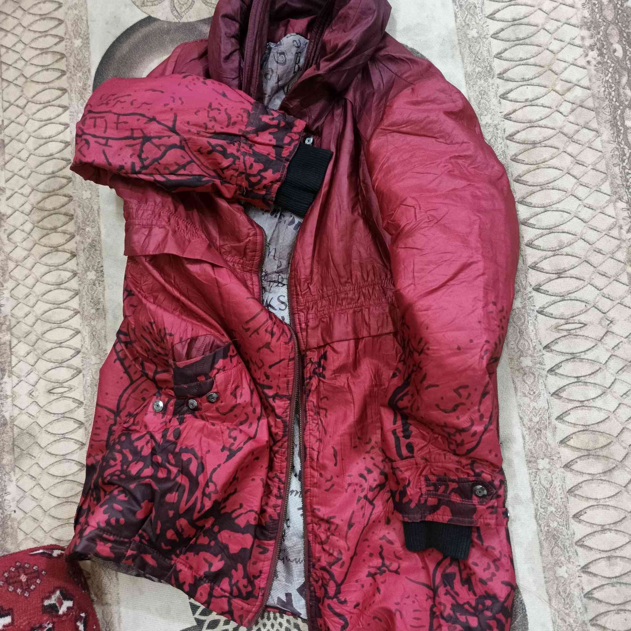 سلام عليكم قماصل بناتيه ولاديه طلال أي قطعه سعره الفين دينار فقط العنوان الفهود قرب معمل الثلج رقم الهاتف ***********
