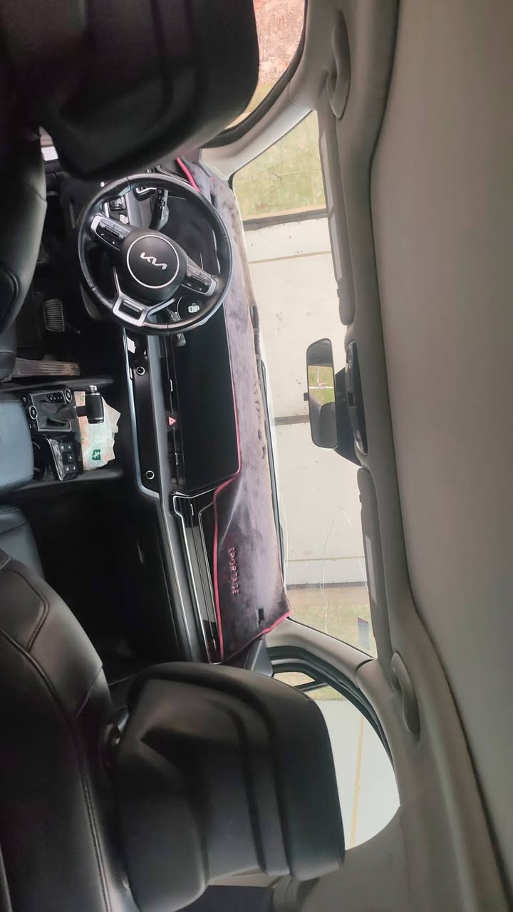 السلام عليكم
عندي كيا سبورتج 2023 فول فول مواصفات اعلى مواصفات بالسبورتج واحد على واحد وارد امريكي 
حادث امريكا بجم امامي صفحه السائق
و صندوق السيارة 
و صار بيها حادث داخل العراق بجم امامي 
جاملغ الايمن مع الايسر تبديل مع قبق البنيد تبديل 
و بارد خفيف صغير جدا صفحتين 
السيارة ما بيها نقص و نظيفه بشكل
ماشيه 136 الف و قابله للزيادة 
حجم المكينة 2500 
و بيها فحص سونار حديث الي يحب يتواصل ع واتساب و انطي كل التفاصيل 
205$ 
 هاتف ***********
