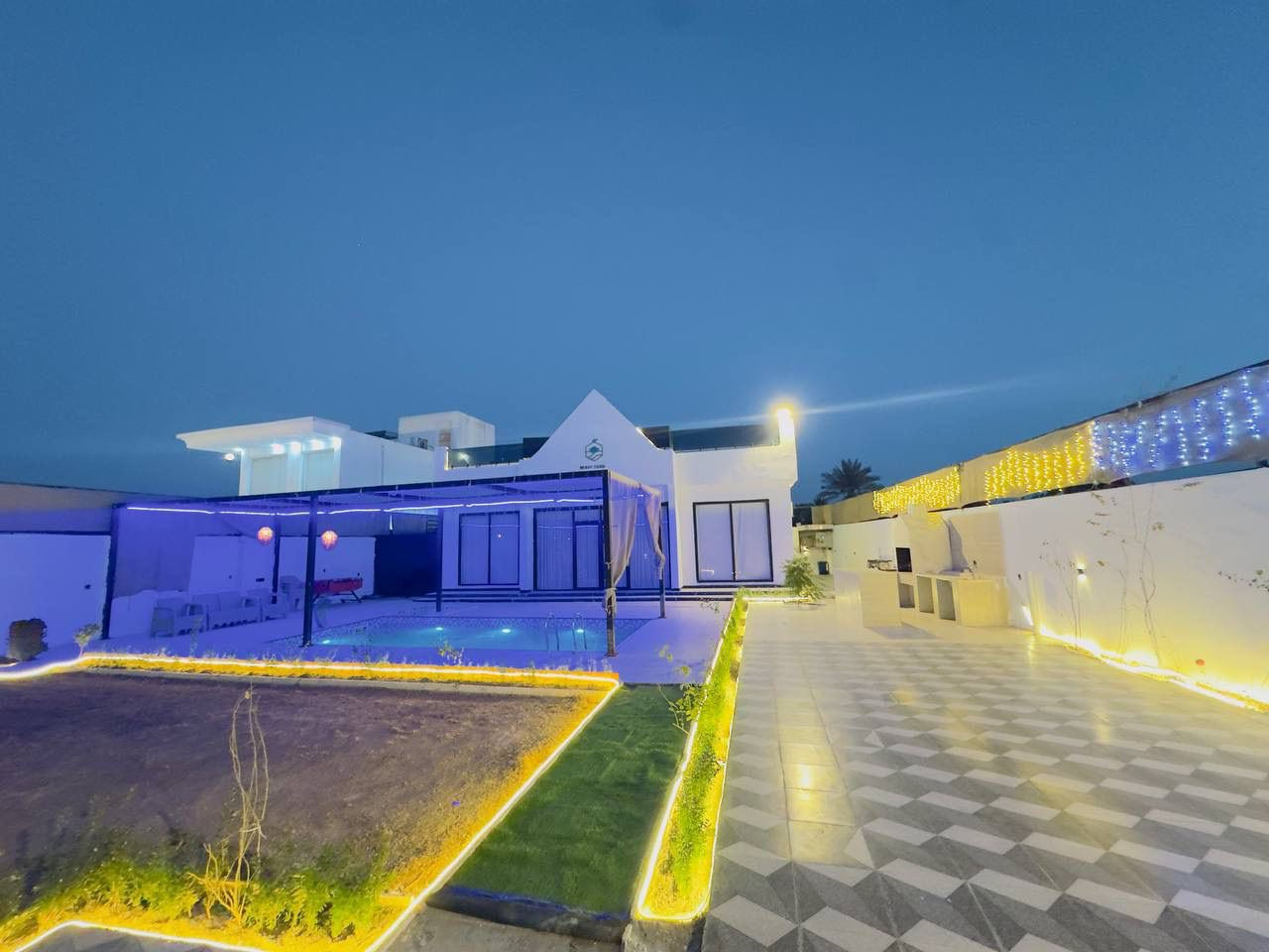 متوفر حجوزات طيلات ايام السبوع 
المزرعه موثقه بتطبيق اجرلي 
الموقع 📍الدوره بعيثه   الحجز
***********⛱️
