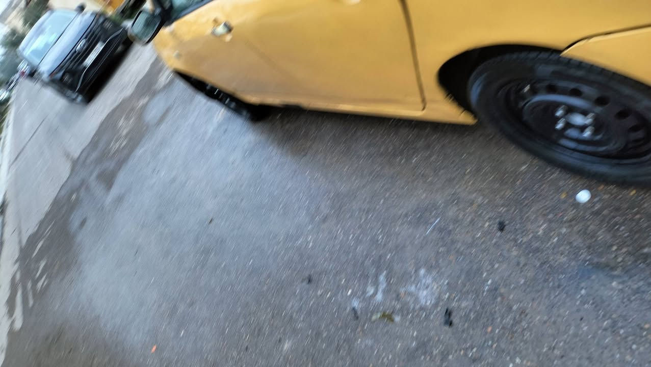 سلام عليكم بي وايدي موديل 11 مصفره هيه كير ومكينه مكفوله وتخم تاير عنوان بغداد حي جهاد سعر 37 رقم تلفون ***********
