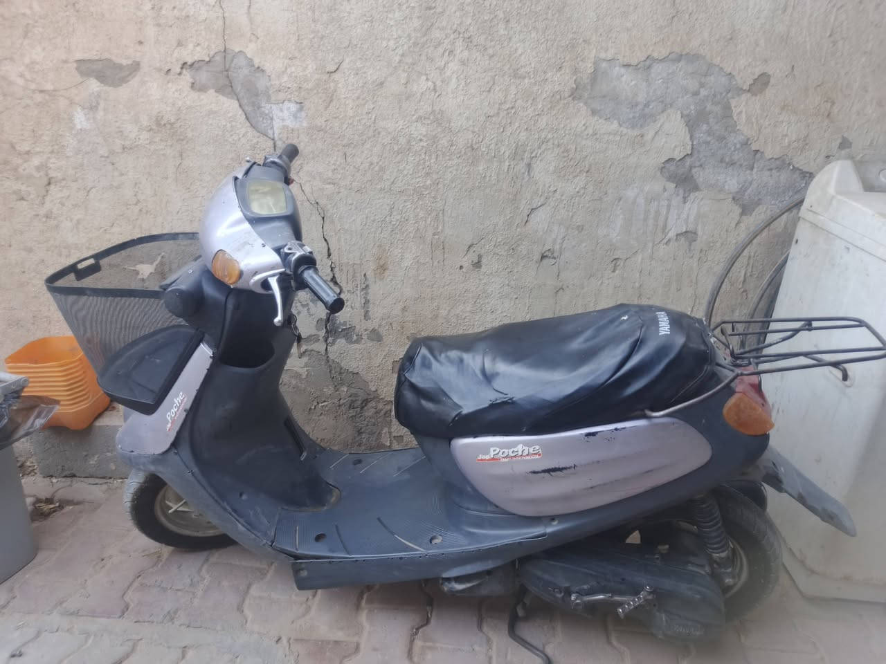 دراجة بطة منغولي 60
نضافتهة مثل ما تشوف بالصورة 
محركهة مفتوح مجفت جديد و قوي شلعة و معدل
و سلف شغال
عطلاتهة بس الاكسل بي شخطة و يمشي طبيعي 
و بريك خلفي و الكهربائيات 
سعرها 200 
مكاني كربلاء حي العسكري 
***********
