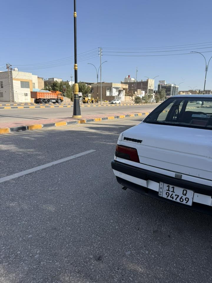 بيجو 405 موديل 2012
رقم بغداد دولي سنويه ل٣٠ سياره ب اسمي 

بيها بنيد وجاملغ بدون دواخل 

كير مكينه حداديه كفاله
تبريد ثلج 
مكاني نجف حي السلام 
السعر 37 وبيها مجال
للاستفسار ***********
