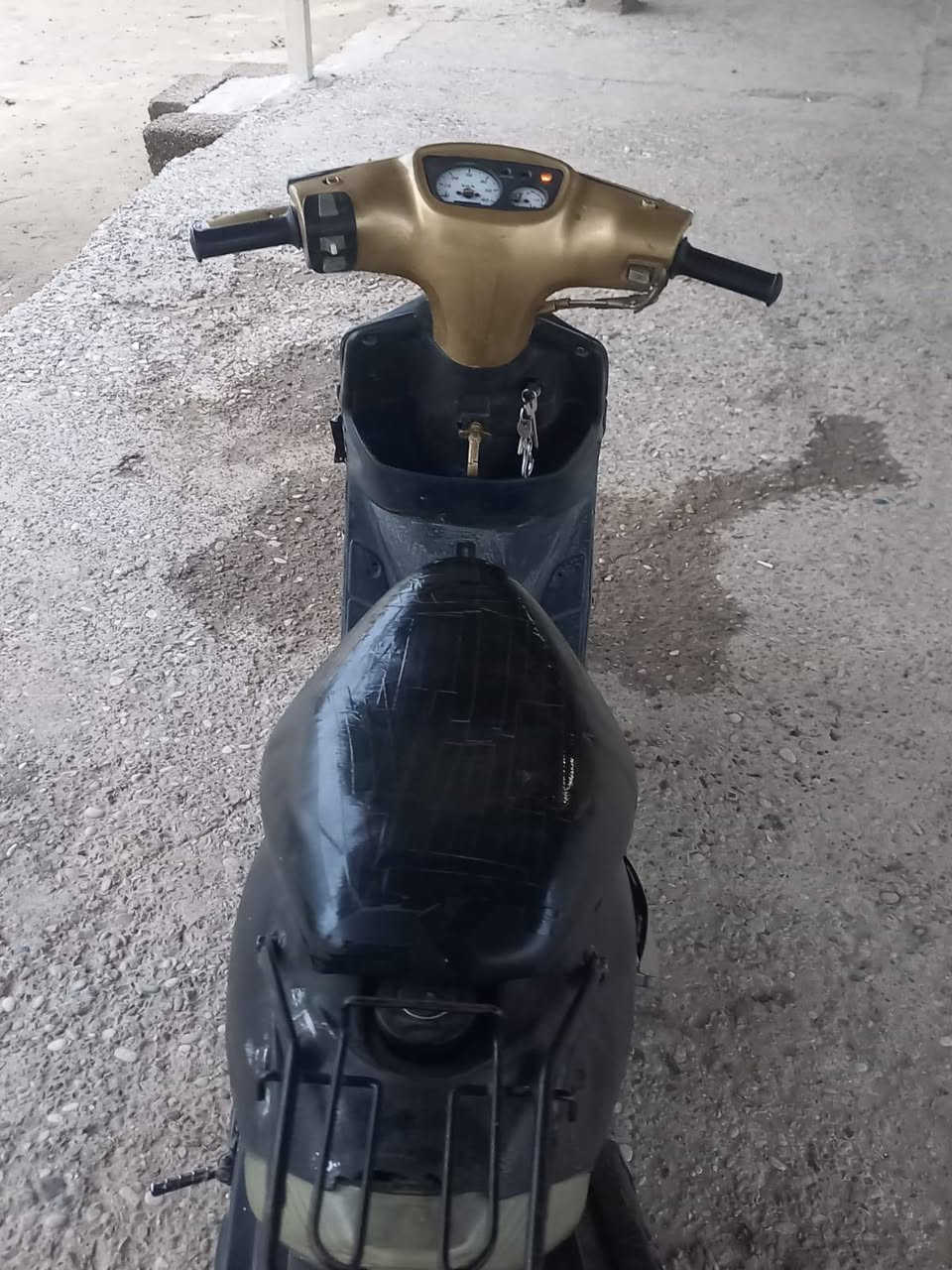 السلام عليكم
دراجة بيجي ياماها ام تسع زروف سرعة ٦٠ 
دراجة باتري جديد 
بيها نقص كفرات 
دراجة شغالة بالكامل 
كابريرها وصخ فقط
سعر ١٧٥ وبيها مجال 
مكان بغداد / جسر ديالى 
للاستفسار / ***********
