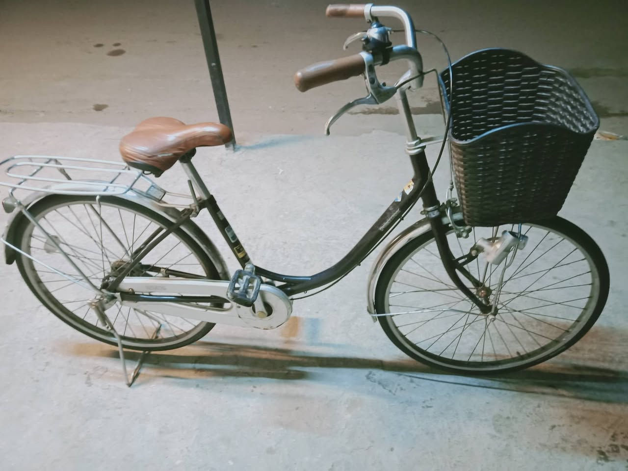 سلام عليكم بيسكل بناتي حجم 27 لون اسود سعر 125 وبي مجال بسيط عنوان بغداد الحبيبيه
***********
