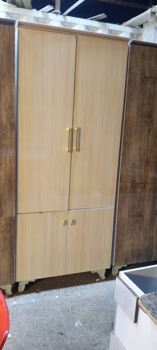 كانتير للبيع باسعار مناسبه
جزمات 
كنتور 3باب 
مغسله 
***********
