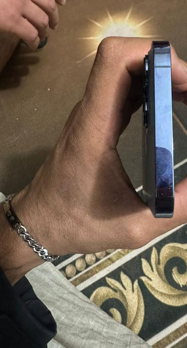 آيفون ١٣ برو ماكس
ذاكرة ٢٥٦
نموذج M/A
بطارية ٨٥ 
نظام iOS 26.2.1
جهاز جديد شخط مابيه 

اني مكلف بالنشر 

صاحب التلفون ***********
