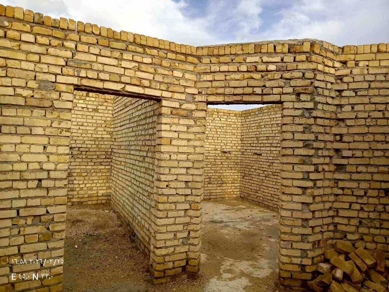 اللهم صل على محمد وال محمد 
بيت للبيع مساحة ١٤٠م هيكل طابقين
 كونكريت مسلح مكمل ماي وكهرباء ومجاري 
العنوان البساتين الشرقية قرب الحجي يونس مقابل صورة الشهيد ابن كمال 
طابق الأول / غرفة وبراني وهول ومطبخ وحمامات داخليه وخارجية 
طابق الثاني / غرفتين وهول وحمامات 
السعر المطلوب ٤٥ وبي مجال قليل
ملاحظة الطابق الثاني ما مسگوف  

  مكتب ارض الذهب للعقارات 
📍 العنوان: الجربوعية الأولى مقابل
 جامع الإمام الحسن/ او الأتصال 👇

 واتساب 📞 *********** — كرار 
📞 *********** — محمد

على قدر ثقتكم يكون التزامنا
