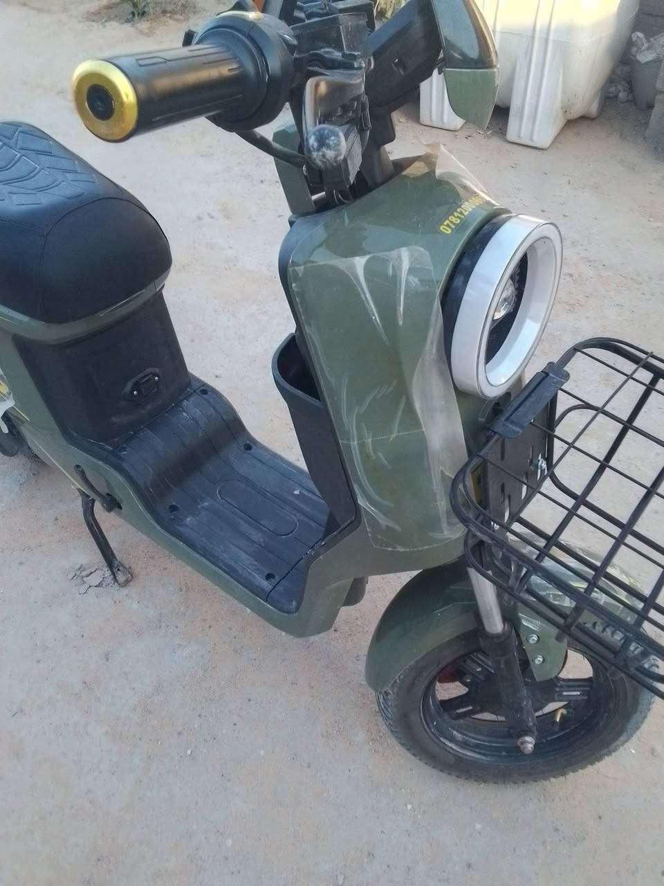 R9 جديده بعهدها بالزكات الشركه كاملة مكمله 

السعر 450.... البصره الهارثه ***********
