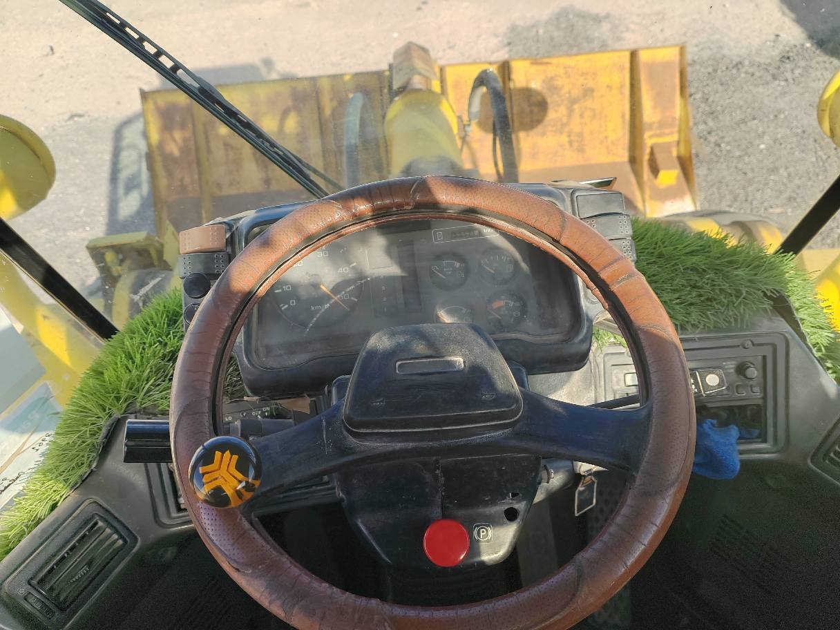 السلام عليكم شفل للبيع نوع كاوسكي حجم 85  تخم تاير مكفول كفاله عامه مكينه وكير رقم سليمانيه الشفل نضيف بمعنى الكلمه كله على وضع البلاد الاستفسار (***********)**(***********
