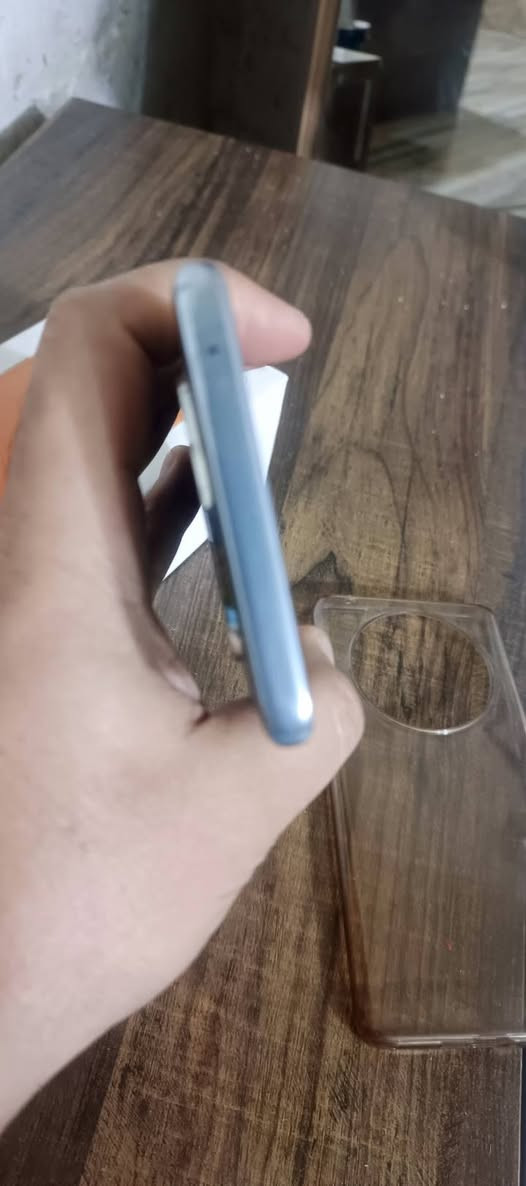 السلام عليكم هونر اكس9بي 
جهاز ذاكره 265 العشوائيه12 الجهاز نظيف جدا بس قرص الكامره مبدل مابي اي مشكله مكفول السعر180 ماعندي توصيل
مكان بغداد حسينيه الراشديه رقم ***********
