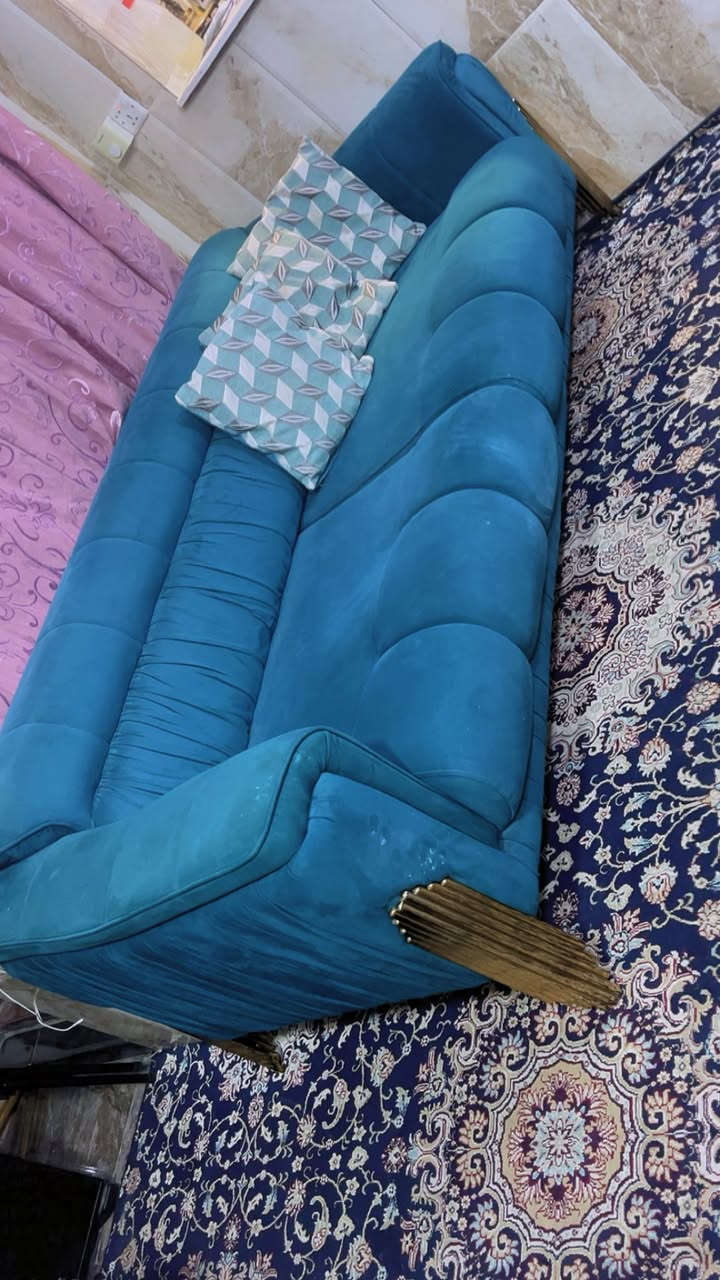 تخم ٨ مقاعه ماركه بيانو من اثاث استقبال التخم فخم وتكمه ونظيف جداً جداً مكانه دوره الاثورين الشراي خاص *********** واتس
