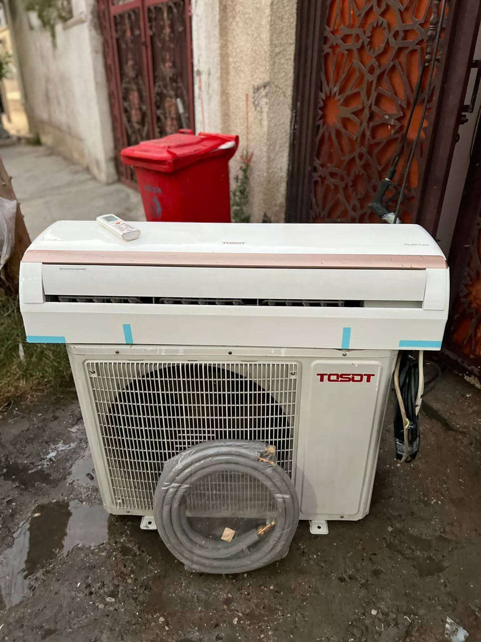 السلام وعليكم اخوان للبيع سبلت توسوت  ٢ طن  
نضافه 90/100 تبريده ثلج ❄️☃️🧊+تدفئه 🔥🐦‍🔥❤️‍🔥 كامل مكمل جيب وشد بواري جدد ريمونت وايرات اخوان 
 السبلت كله على وضع الشركه  الجهاز رديتراته صفر  
غازه٢٢ غاز مقفول مالت الشركه مغسول وجاهز 
بعد معروف التوسوت بتبريده ودفعه القوي جاهز بس عليك تشده مشتغل موسم واحد راديترات لوك موس 
السعر 425 وبي مجال بسيط 
شارع فلسطين ***********
