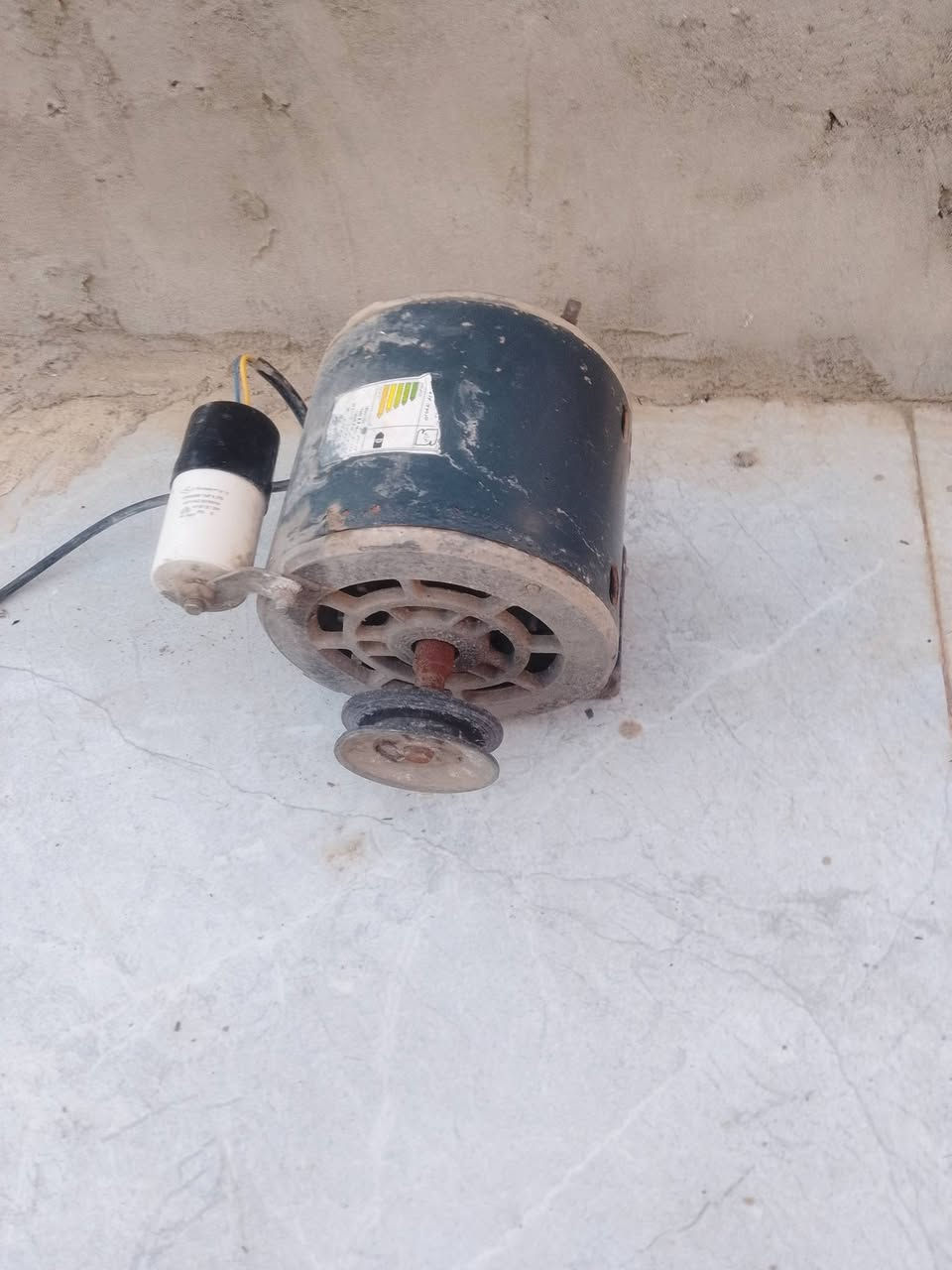 مبردة 2 ونص نظيفة مع ماطور ملف نحاس الأصلي شرط.. المبردة سعرها 65 بيها شوية مجال..والماطور 30 
*********** ...مندوب بيع كافة الأثاث وبعمولة مناسبة
