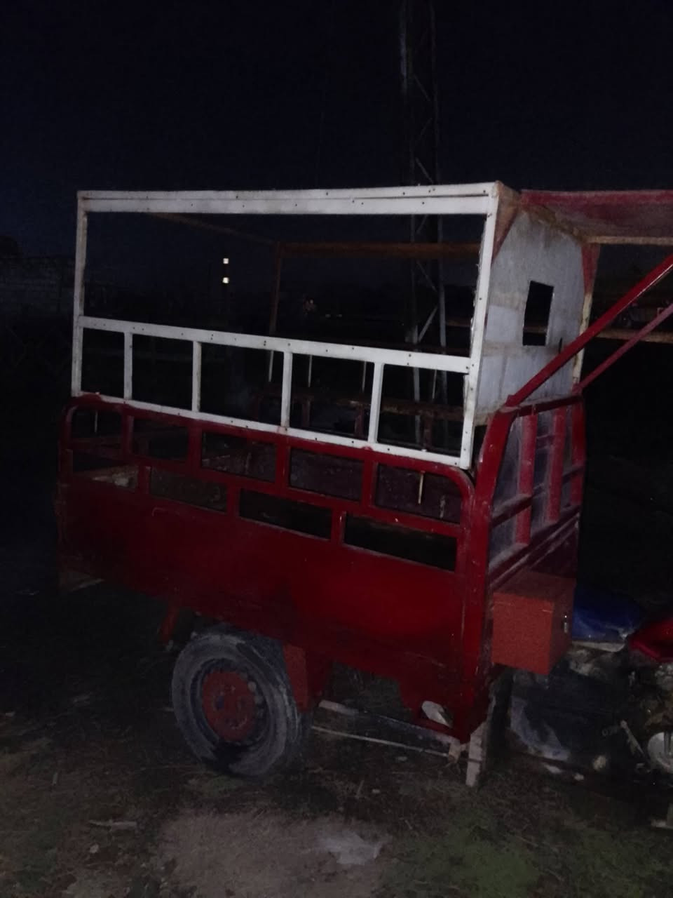 السلام عليكم ستوته للبيع موديل 2014انطيك مكاتبه وياها شاصي شرط ومحرك معمر والباقي كدام العين السعر 650وبيها مجال رقم الهاتف ***********/***********
