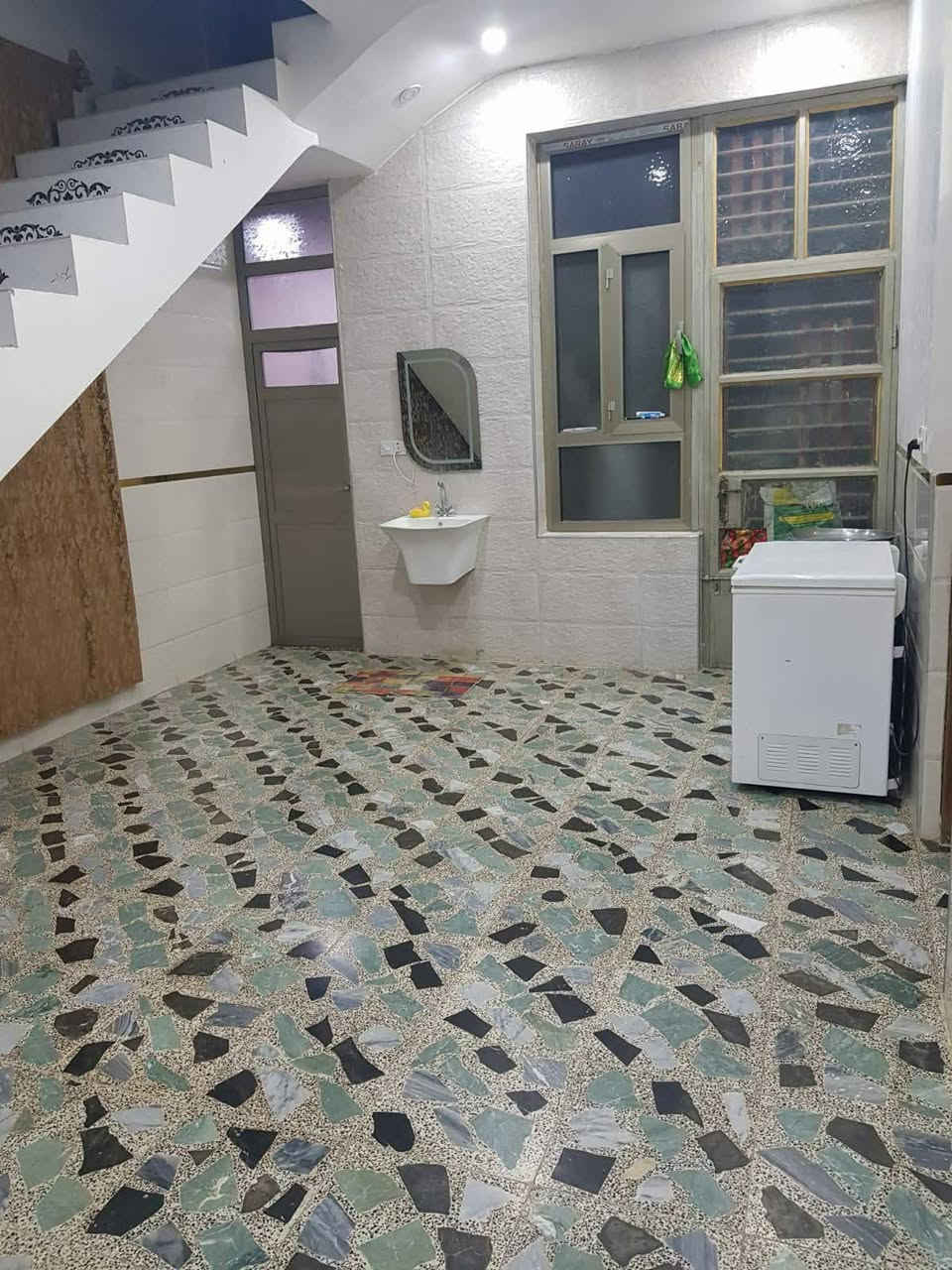 بيت للبيع في الزعفرانية منطقة الوليد  امن وطني المساحة 131 الواجهية 10 نزال 13
مطلوب قرظ للسكان ***********
