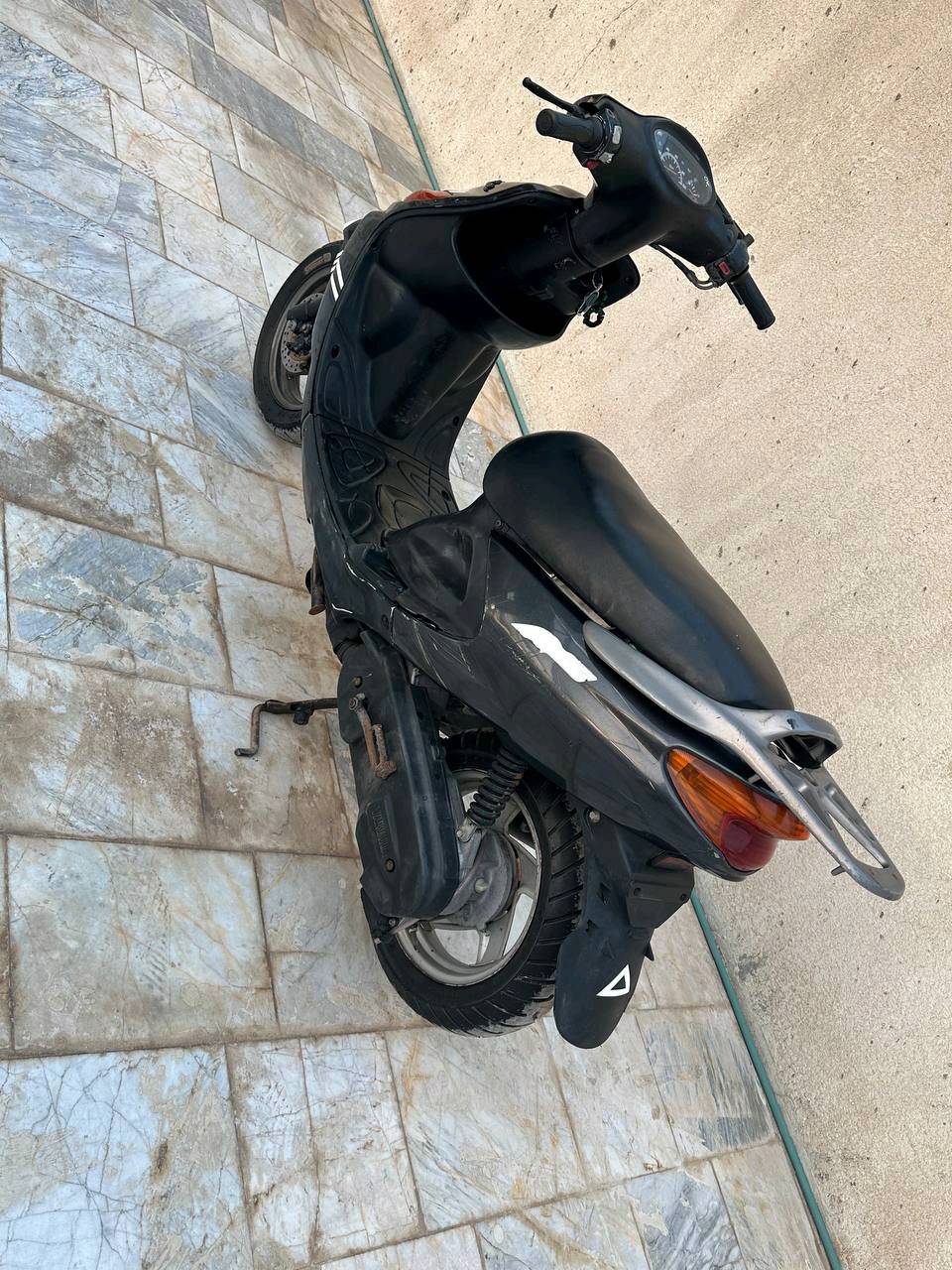 السلام عليكم 
دراجة اكزز ياماها سرعه 100 للبيع axis Yamaha 
الدراجه مكينه ناعمه فوول 
الكفرات نظاف وكاملات
تشتغل سلف هندر اول نگره تشتغل 
كهربائيات   اشاير لايت اصطاب عداد سرعه  وبانزين كلهن شغالات 
صالنصة (اكزوز) اصلي 
تايرات اصليات ونضاف الخلفي توني مبدلة 
قفل صندوك قفل ستيرن قفل اكسل كلهن شغالات  المكينه مفتوحه قبل فتره وشغل مضبوط 
الدراجة كلش نظيفة  معدل و نهضة بطناش  
الدراجة شرط كاملة من الطول للطول 
مكاني بصرة بالجنينة بشارع المصلحه 
رايدها 650 الف
 تجي تفحص تروح المصلح شنو تريد حاظر 

هذا الرقم بي واتساب وشريحة 

*********** 