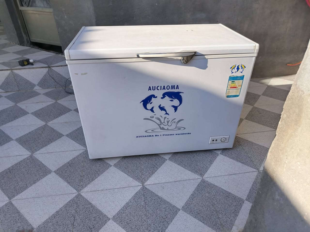 مجمده حجم كبير مشدود لهه فريز خارجي فول تجميد سعرهه 150قفل نضيفه *********** مكاني قرب عمارات حي الزيتون
