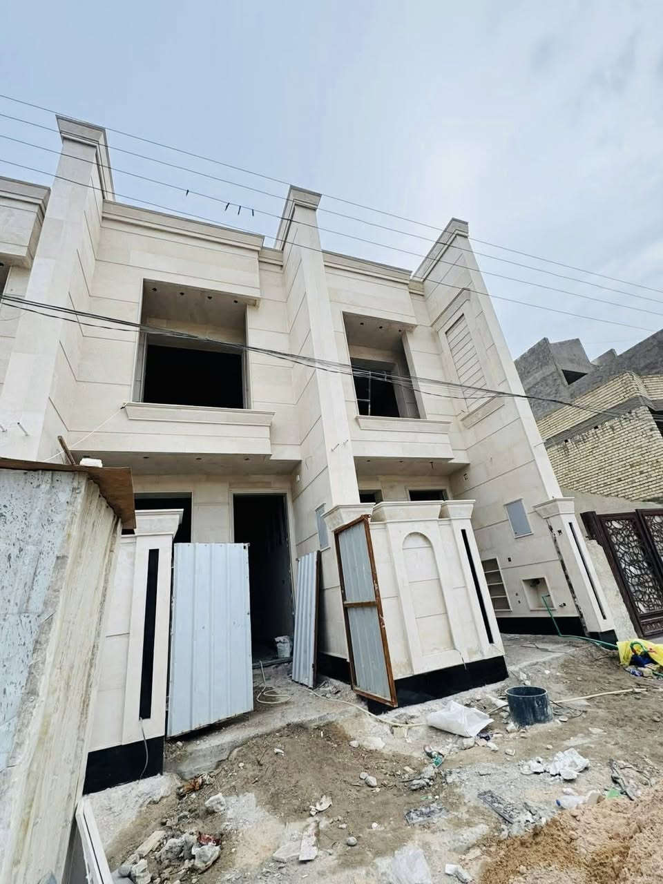 تونات للبيع مساحه 100متر((بسعر مناسب))
الواجهه 4 متر 

النزال 25 متر

العنوان📍:-حي الجهاد/ضباط الشهداء /قرب شارع60/

قرب شارع المظخه التجاري /

يحتوي كل دار على :-غرف نوم عدد4 /صحيات عدد3 /

صاله/مطبخ/حولي /بيتونه/سطح/

طابو صرف/تسلم مفتاح/واجهه مرمر/بناء درجه اولى/

موقع ممتاز امام سياج مدرسه/فرع عريض12 متر/

للاستفسار الأتصال 

***********

***********

يتوفر واتساب ✅
