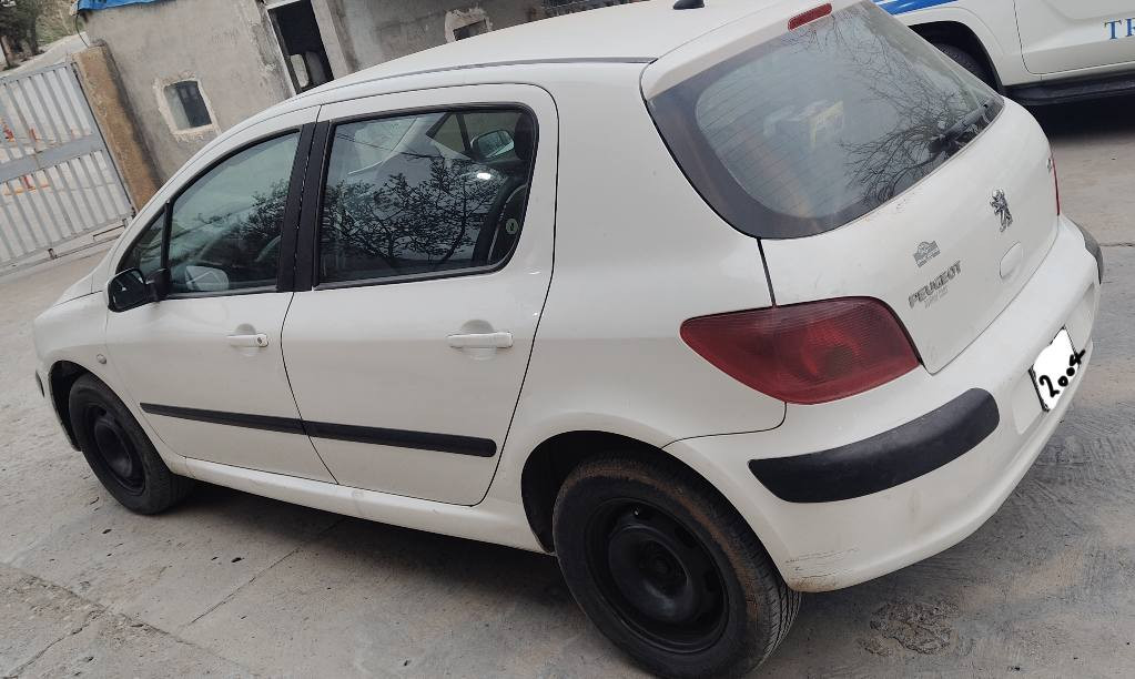 بیجۆفەڕەنسی 307مۆدێل2004بێ بۆیاخولێدراولۆک بەشەرتی ئاڕموئەوەلیات موسوبڕاوە هەموی بەشەرت 40گەڵاوکەمێک مەعمەلە ئەگەرموشتەری نیت چات مەنێرە لەگەڵ ڕێزم 
شوێن خورماڵ حلبجة, السليمانية


**إذا كنت صاحب هذا الإعلان وتريد حذفه لأي سبب، رجاءا أرسل رسالة إلى الدعم الفني**