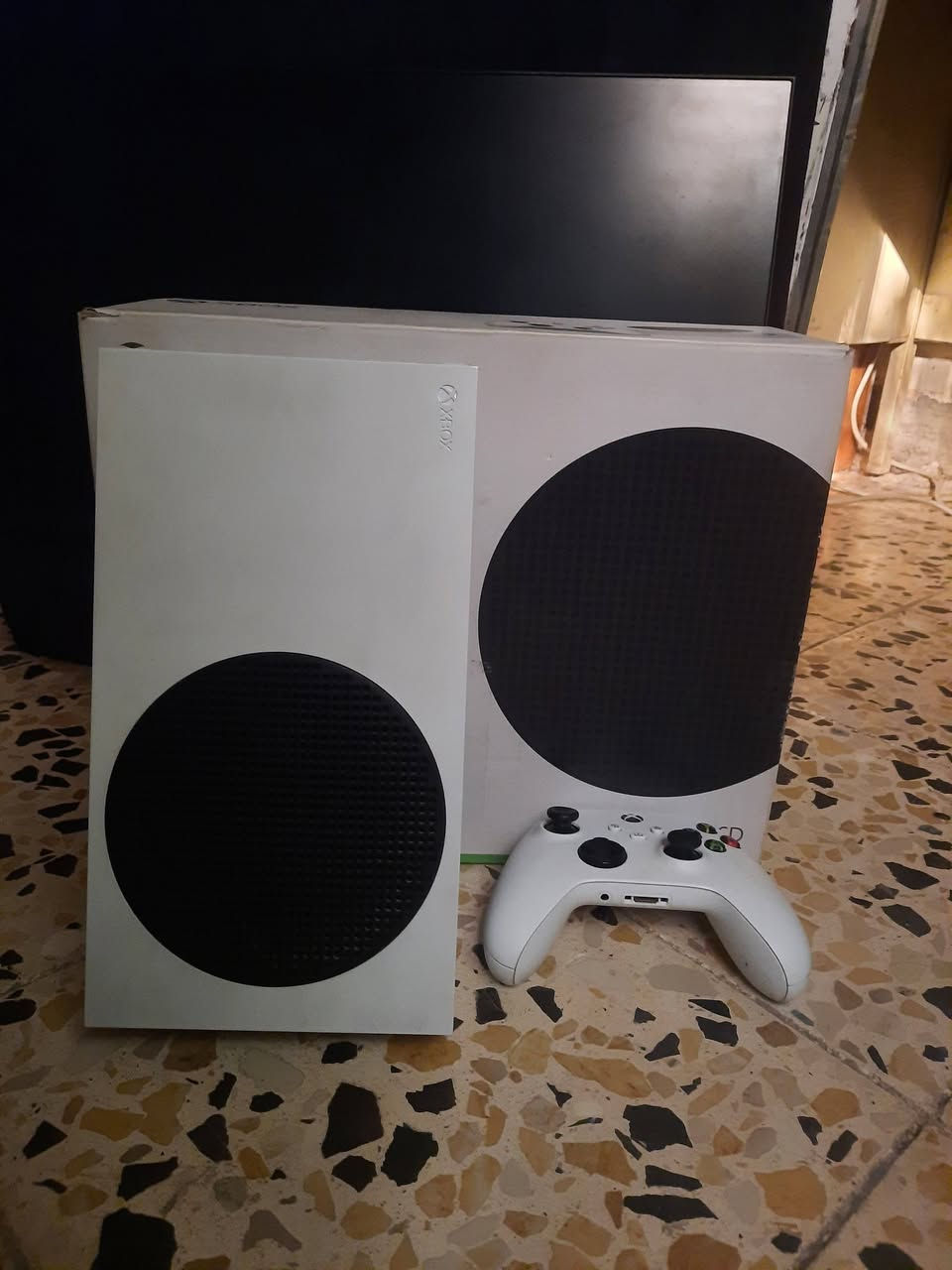 Xbox series s
كامل الملحقات 

جويستك

كيبل HDMI

و
مونيتر MSI 
180hz 
IPS
1080p
يدعم الكونسل 120 فريم 

جهاز نظيف تماما ما داخل مصلح نهائيا
  واستعمال قليل
كل القطع كامله من جويستك اصلي والكيبلات مع الكارتونه الخاصة بي 

سعرهن سوية هو ٤٥٠ جاهز اشتري والعب...
 الجهاز ٣٠٠
والشاشه ١٥٠
 واكو مجال للشراي
 ينباع سويه 

🚚 التوصيل: متوفر لجميع محافظات العراق..

ملاحظة: الجهاز ما داخل مصلح نهائيا لكن لزكات الضمان شايلهن لغرض التنظيف الدوري
تكدرون تتأكدون انه ما داخل مصلح من خلال الرقم التسلسلي.🤍

​📞 للتواصل والاستفسار:
​تواصل مباشرة عبر الواتساب على الرقم: ***********
