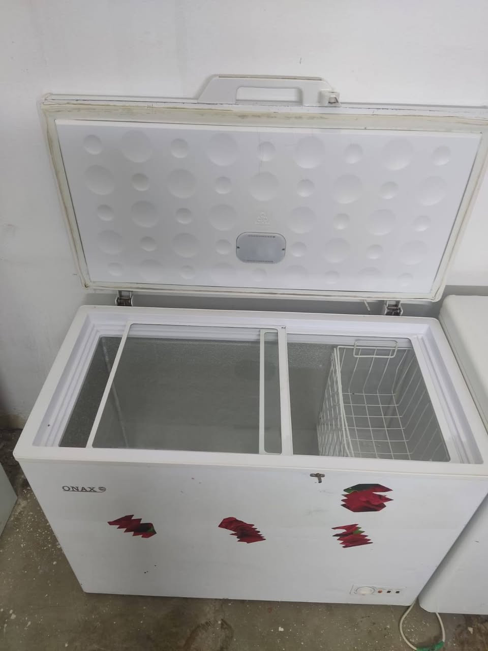 مجمده. شغاله عالشرط. سعر 225.          ***********. ***********. بي واتساب. ديوانيه
