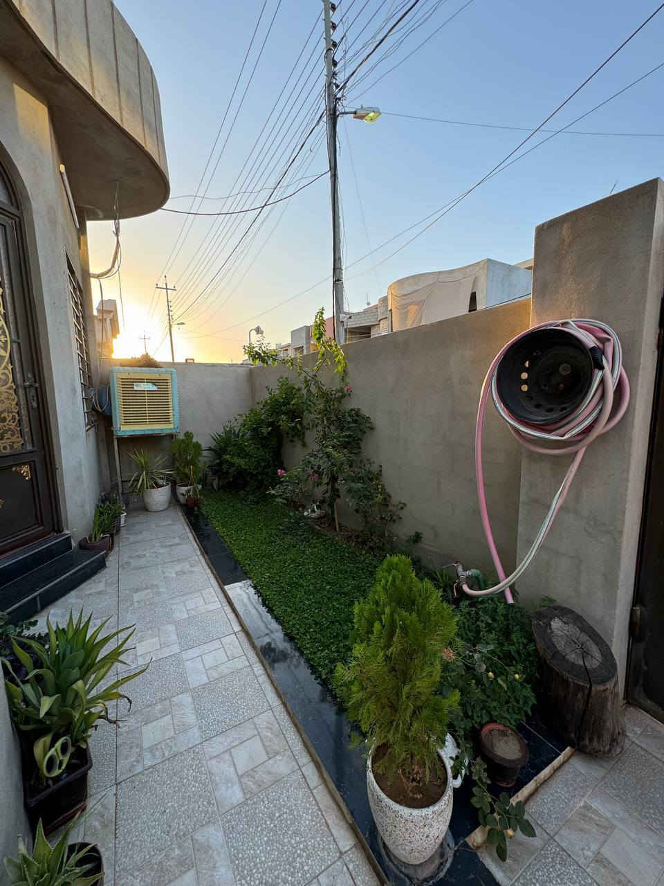 بيت للبيع حي الفلاح الثانيه مساحة ١١٠ركن مقاطعة ٦ شارع ١٥ يبعد عن الشارع ٢٠٠ متر مدخل الاخير سند طابو الزهور طابق  وطابق الثاني غرفة وبيتونة تاسيس عاكسه ومع بئير ماء


**إذا كنت صاحب هذا الإعلان وتريد حذفه لأي سبب، رجاءا أرسل رسالة إلى الدعم الفني**