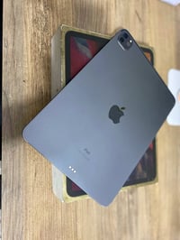 آيباد ١١ برو • ١٢٨ • بصمة وجه