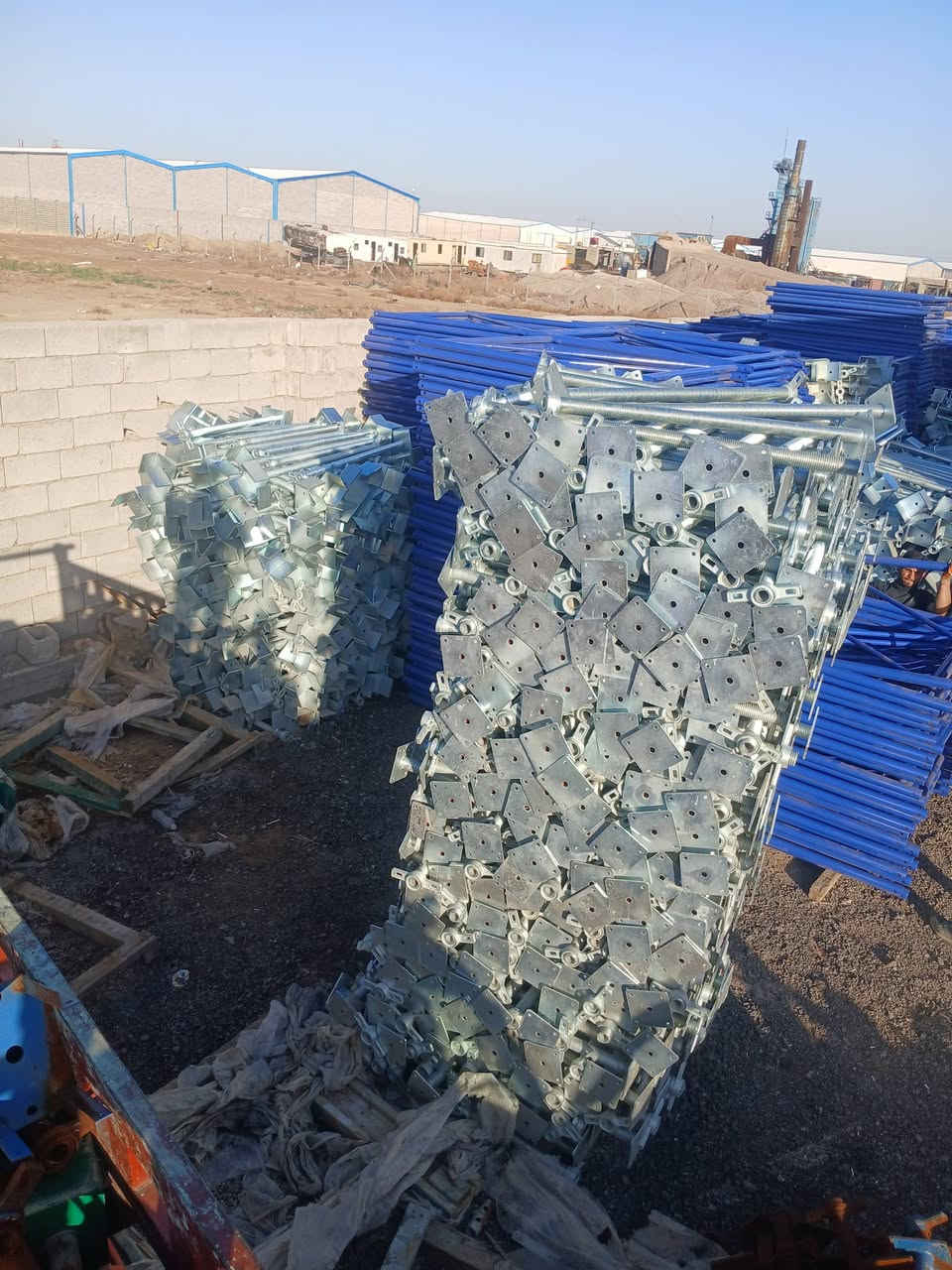 يعلن مكتب عبد شطب للتأجير سكلات تركيه جميع حجام وكميات كبيره عنوان بغداد ساحة الطيران  سعر مربع ايجار ٤٠٠ دينار توصل جميع المحافظات  ***********     ***********
