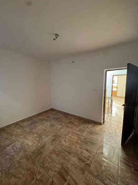 ❄️✨———————-⸻✨❄️

🏠 بيت للإيجار – مربع تبوك

🔹 المواصفات:
 • 3 غرف نوم
 • صالة
 • مطبخ
 • حمّامين

📍 الموقع: مربع تبوك

📞 للاستفسار: ***********

📍 موقع المكتب: السيدية – الضباط، مقابل لحوم جويلي
مكتب المصطفى للوساطة العقارية
