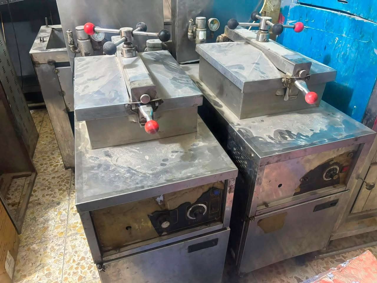 اجهزة مطعم مستعملة للبيع
فرن بيتزا ٣ طوابق + صواني بيتزا

٢ كدر كنتاكي ضاغط

٢ قلايا

بارمري شرقي ٤ بلانكيتات

عجانة

٣ شوايا ثنين عراقي ست عيون وواحد تركي اربع عيون

ضاغطة صاج

كريل بركر

مكينة اسبريسو

٤ كدورة ستل ستيل

هراسة فنكر

كوابة 

اريدهن كلهن بمليون و٧٥٠ وبيهن مجال

مكاني بغداد الدورة

*********** واتساب / اتصال
