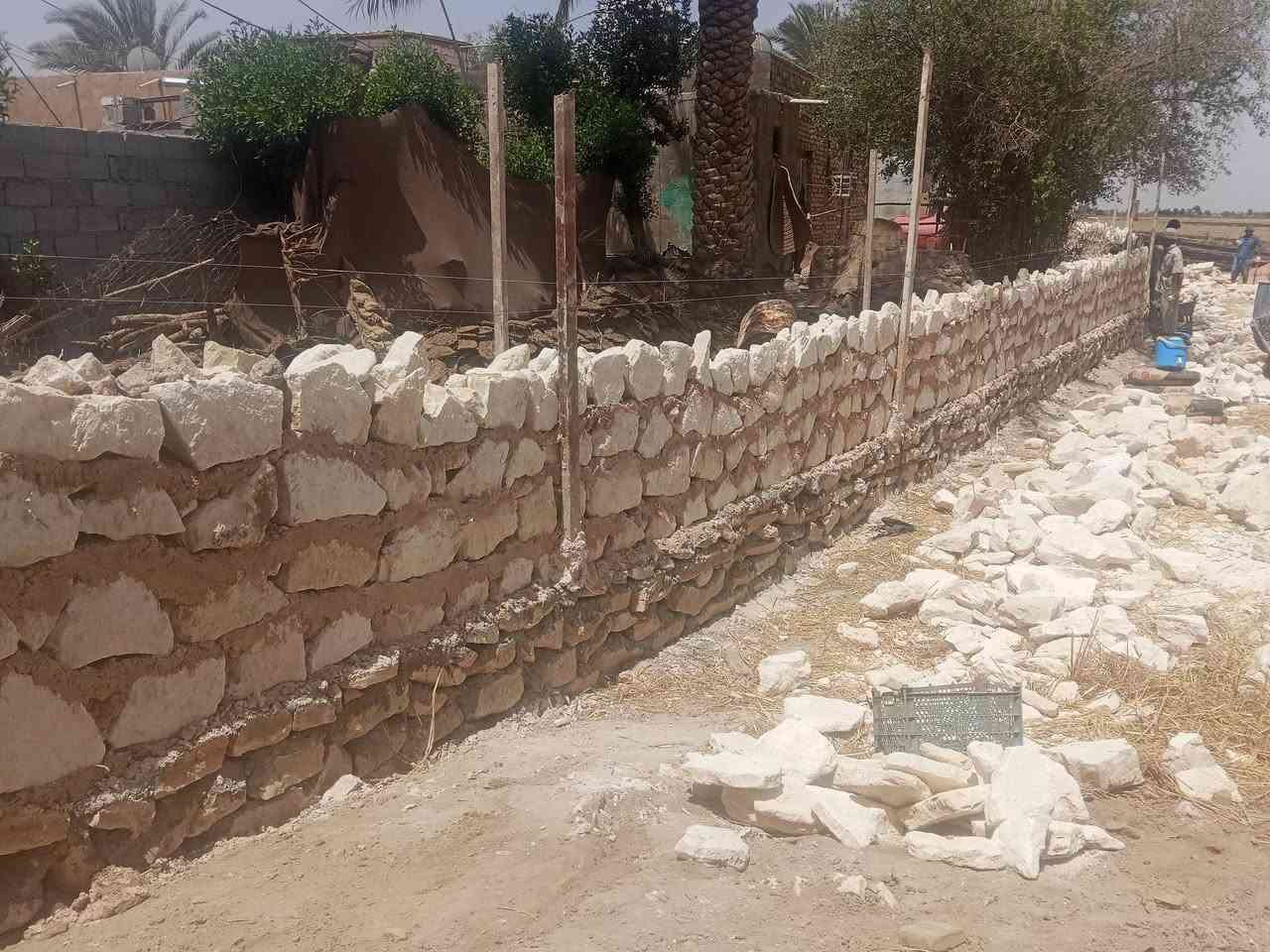 سلام عليكم اخوكم ابو عمار لبناء الحجر بسعاى تنافسيه
وبناء درجه اوله نشتغل كافت العمال، اسيجه وبيوت رصف وغيره الستفسار تصل او وتساب 

***********

